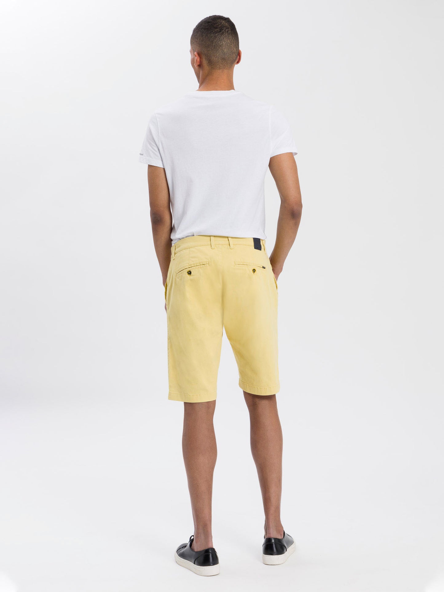 Leom Herren Jeans Regular Shorts gelb