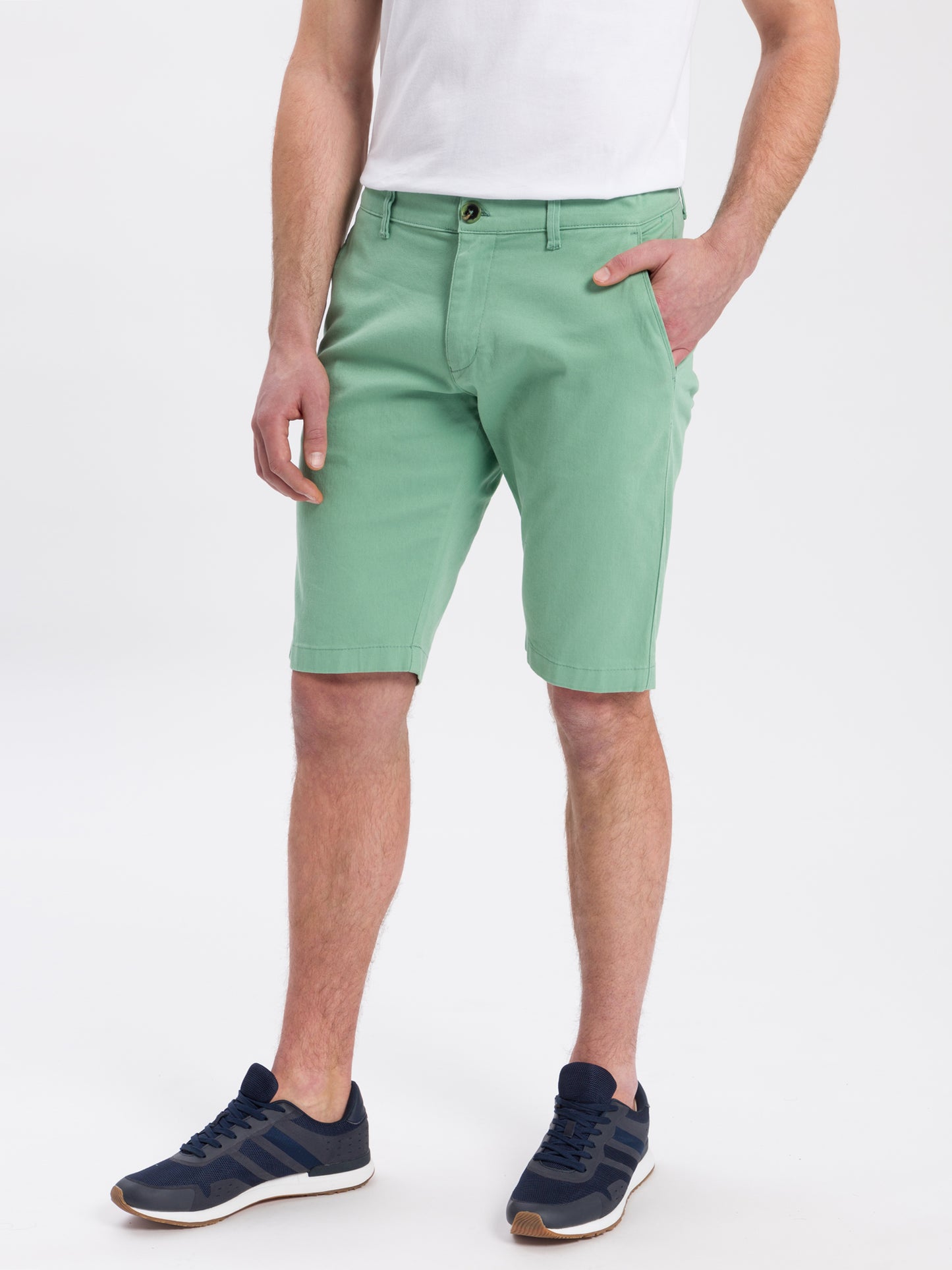 Leom Herren Jeans Regular Shorts grün