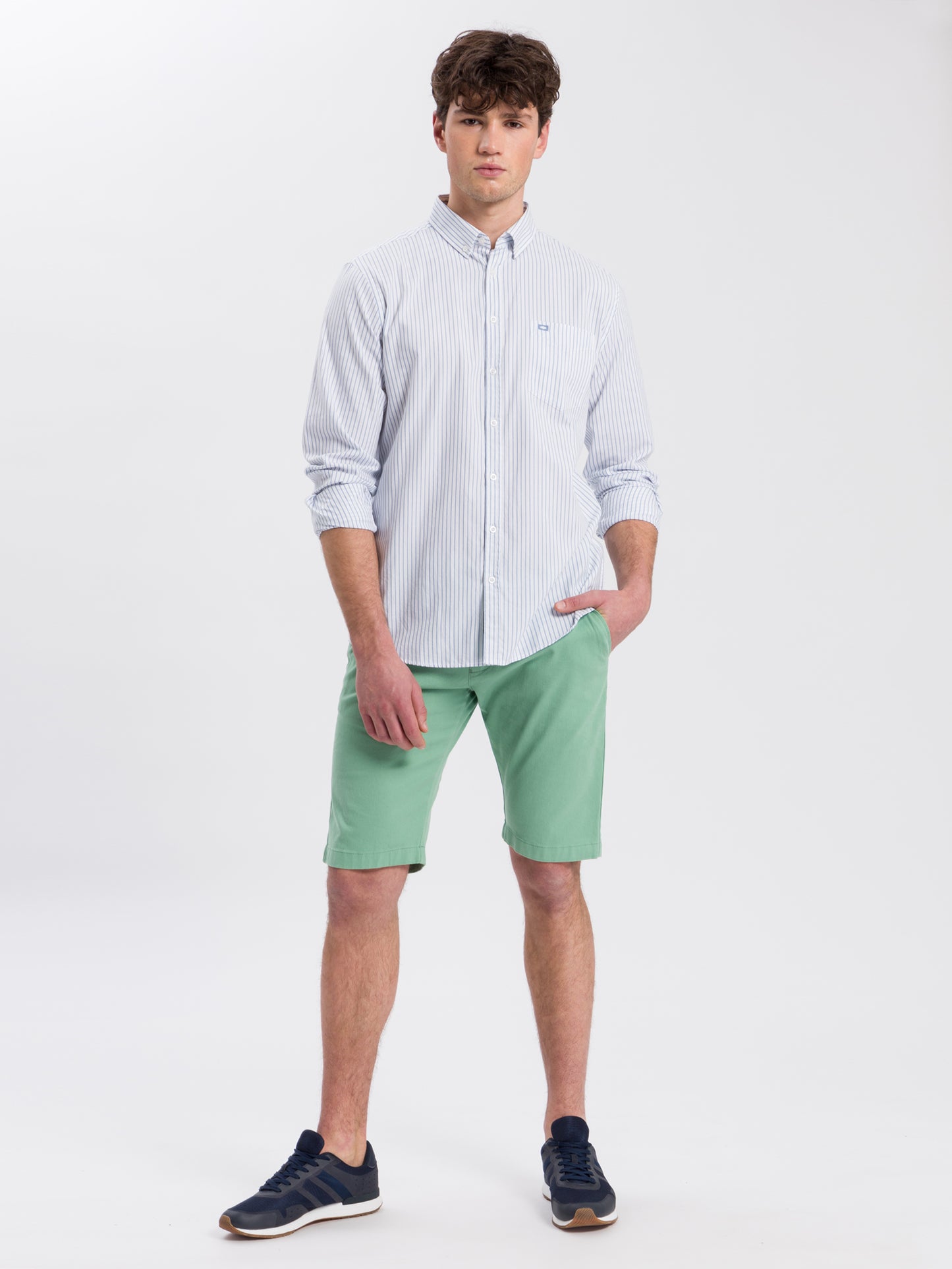 Leom Herren Jeans Regular Shorts grün