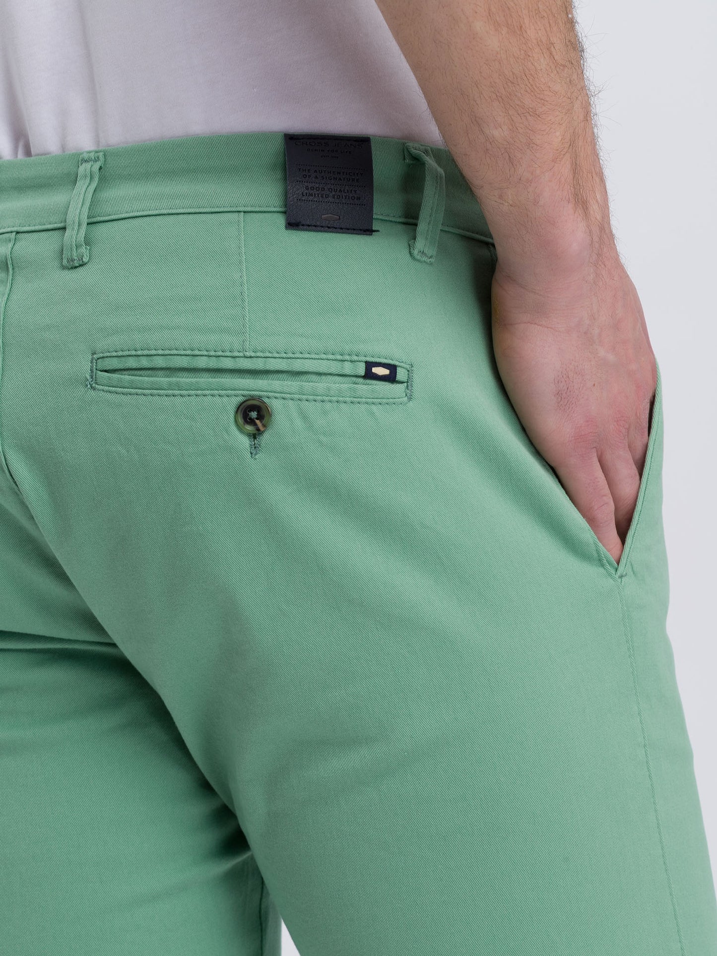 Leom Herren Jeans Regular Shorts grün
