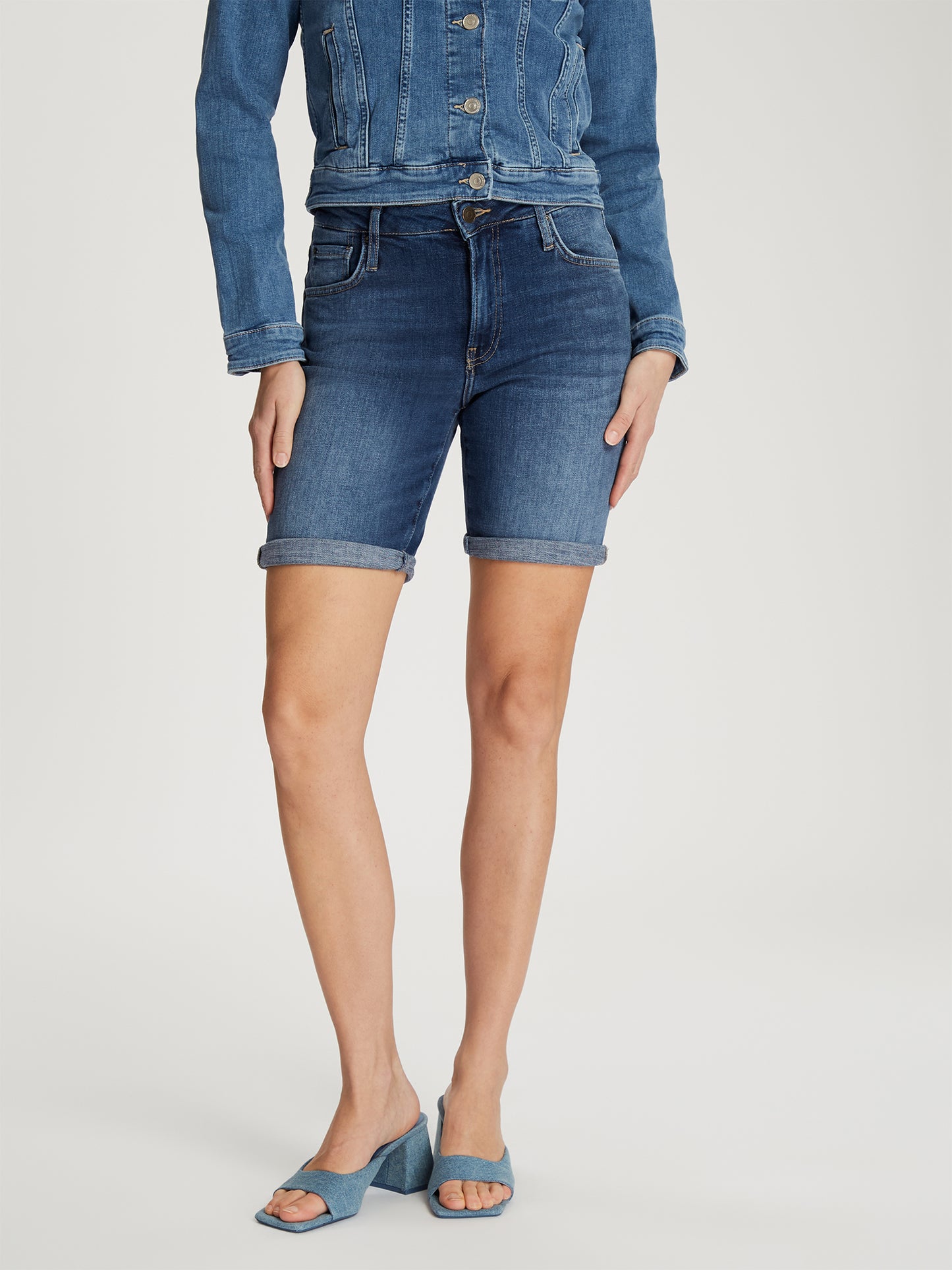 Brooke Damen Jeans Shorts Mid Waist mittelblau