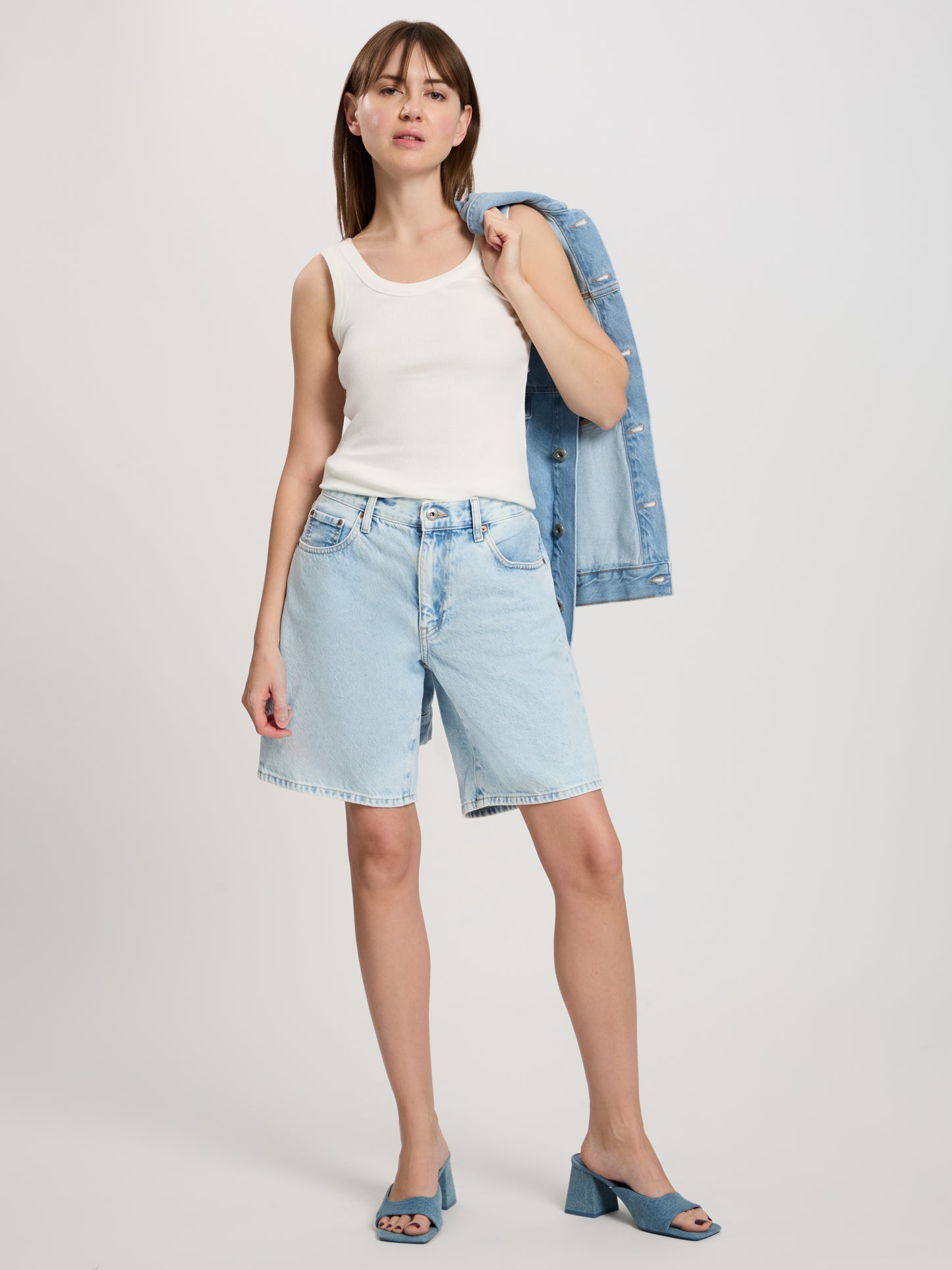 Mila Damen Jeans Relaxed Shorts helles mittelblau