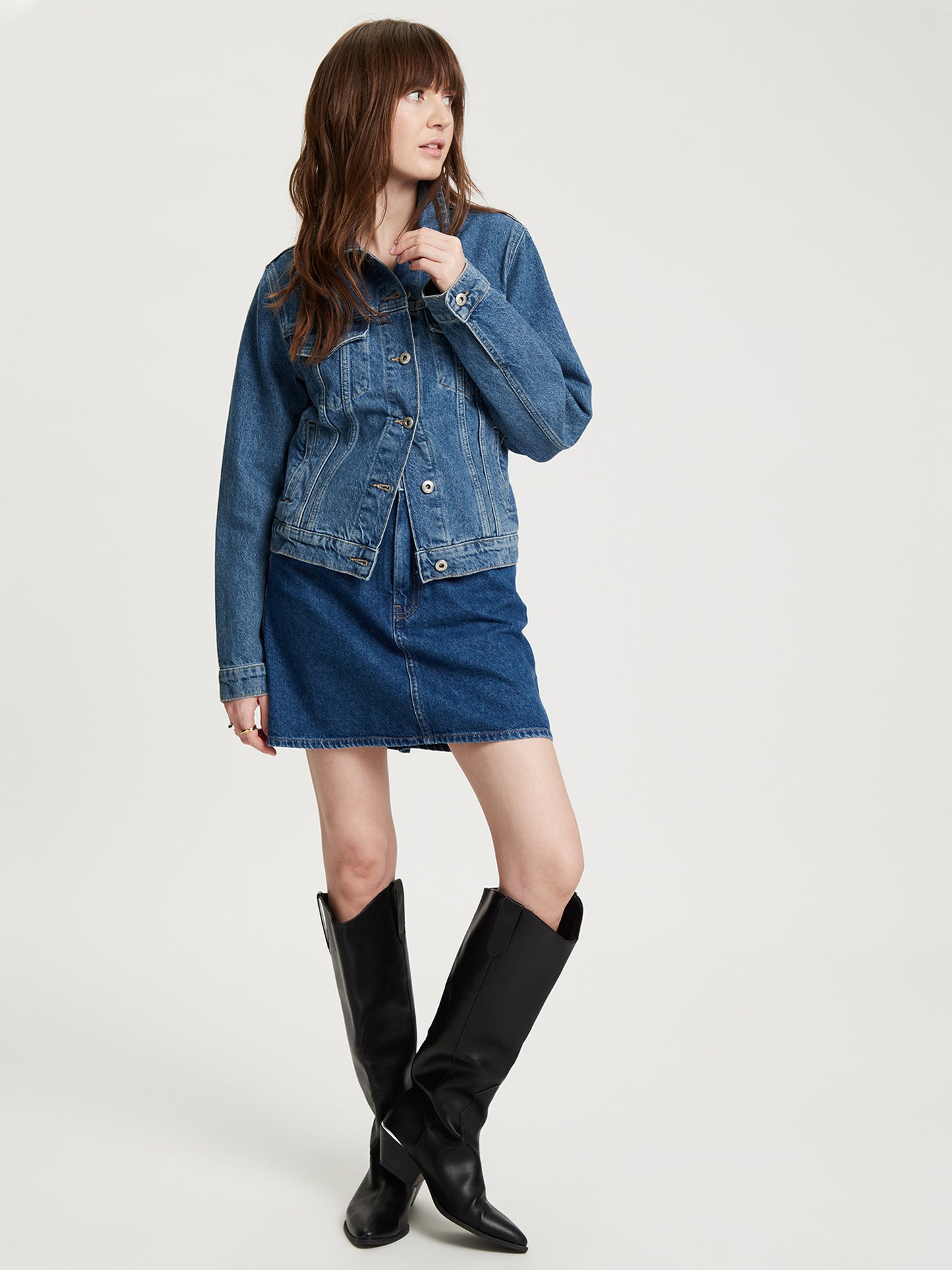 Damen Regular Jeansjacke mit Knopfleiste mittelblau.