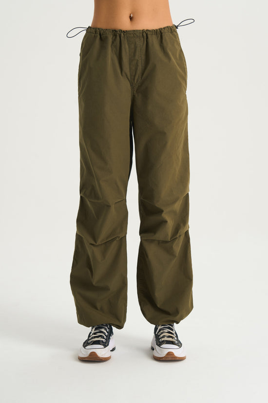 Women's parachute trousers in khaki