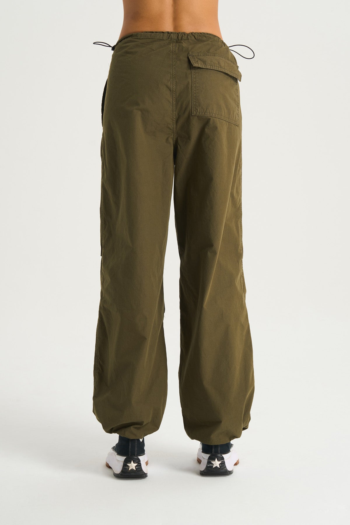 Women's parachute trousers in khaki