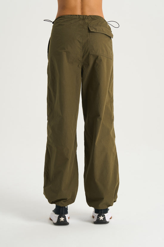 Women's parachute trousers in khaki