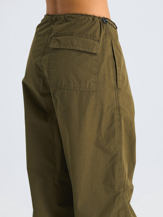 Women's parachute trousers in khaki