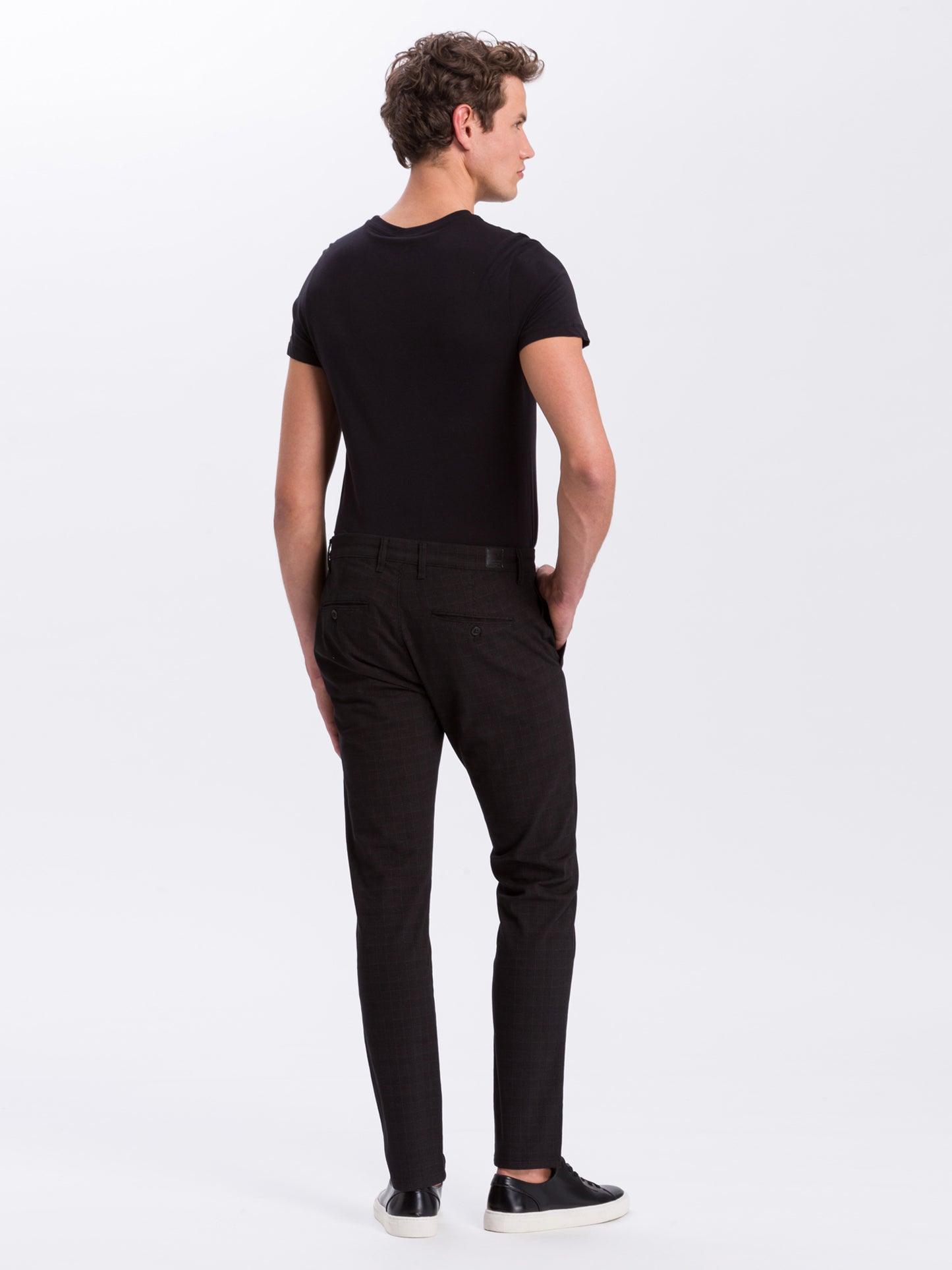 Herren Chino in Grau mit Karomuster