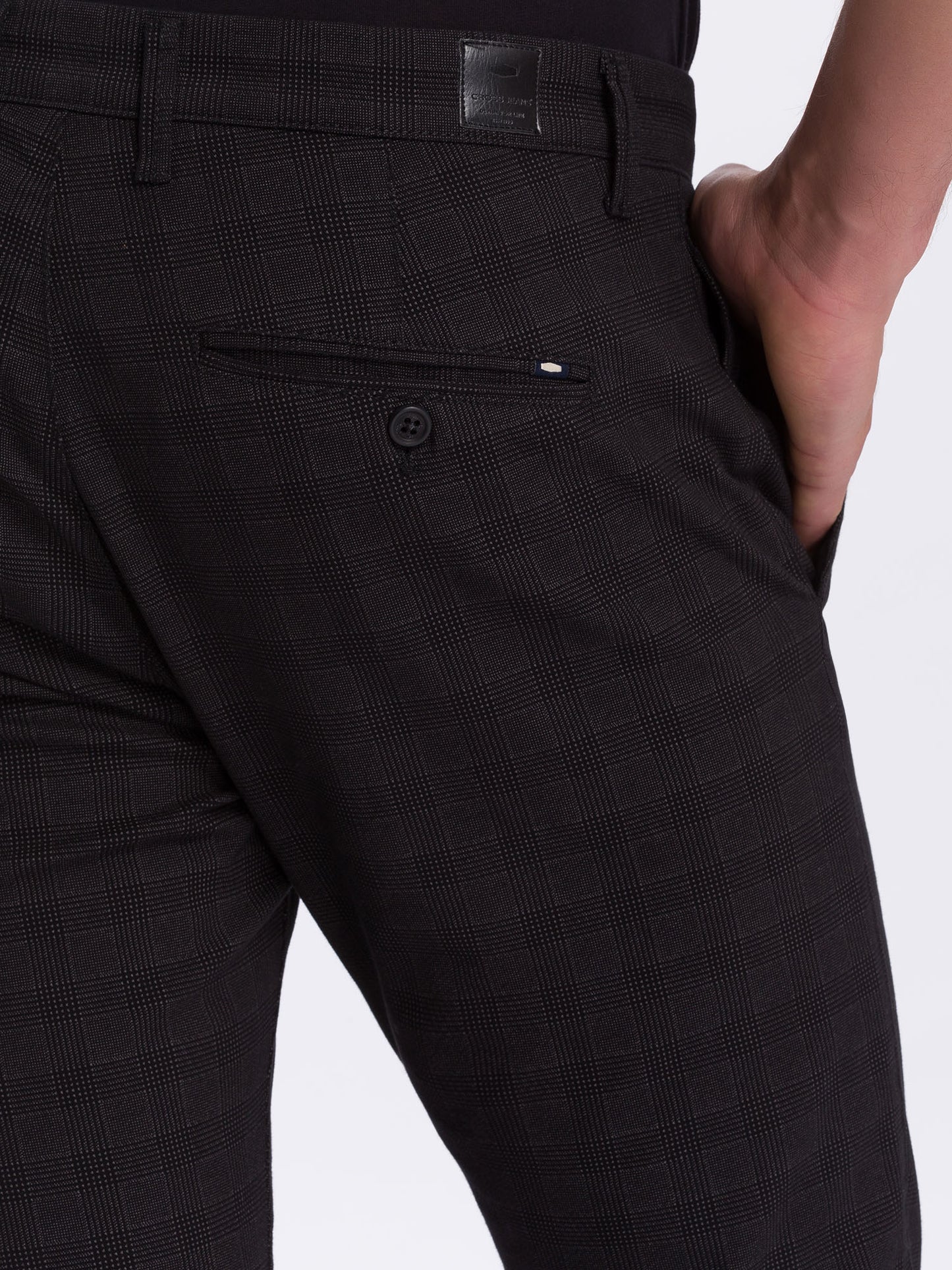 Men's chinos in grey with check pattern