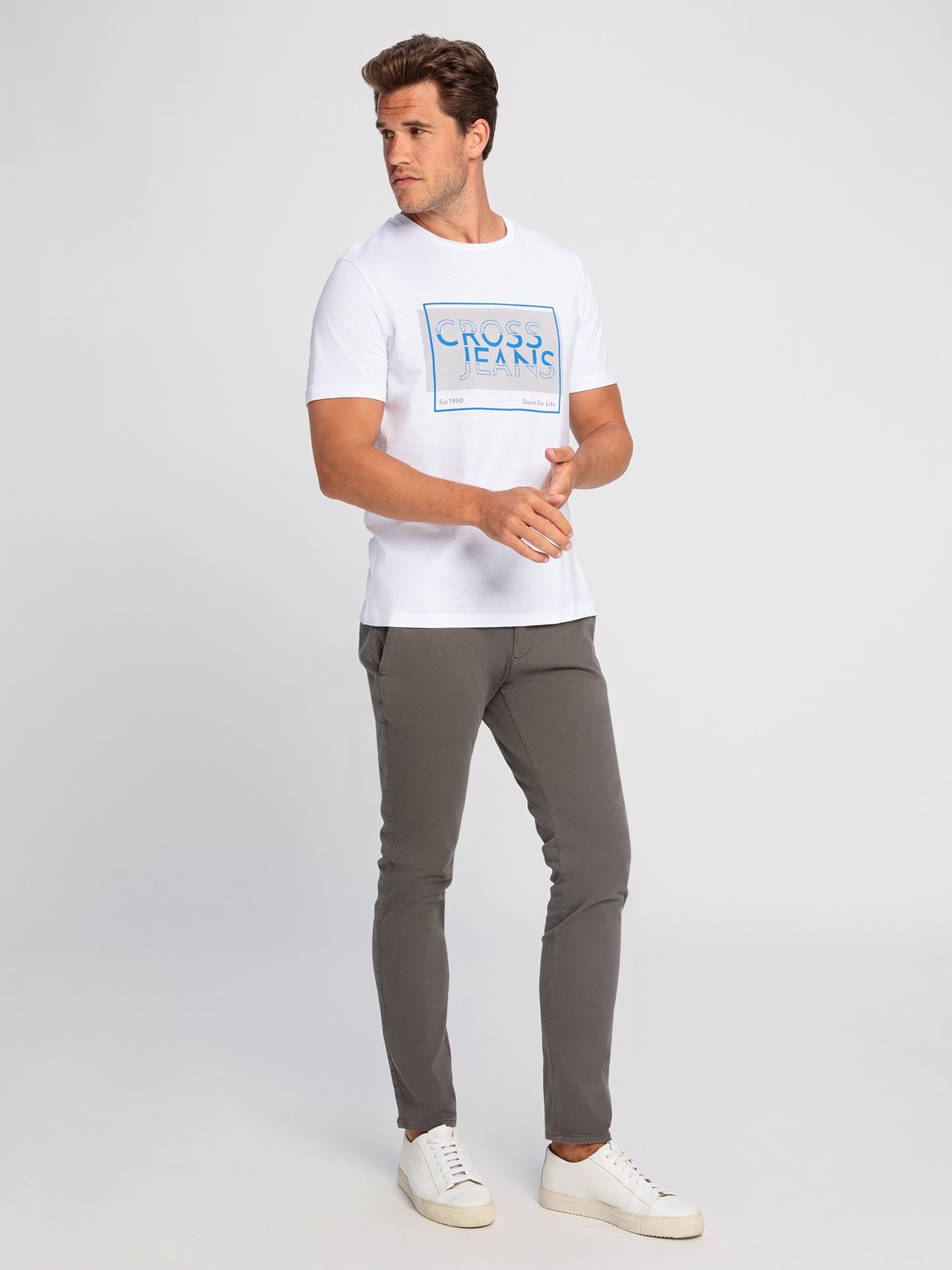 Men's slim tapered fit chinos in anthracite