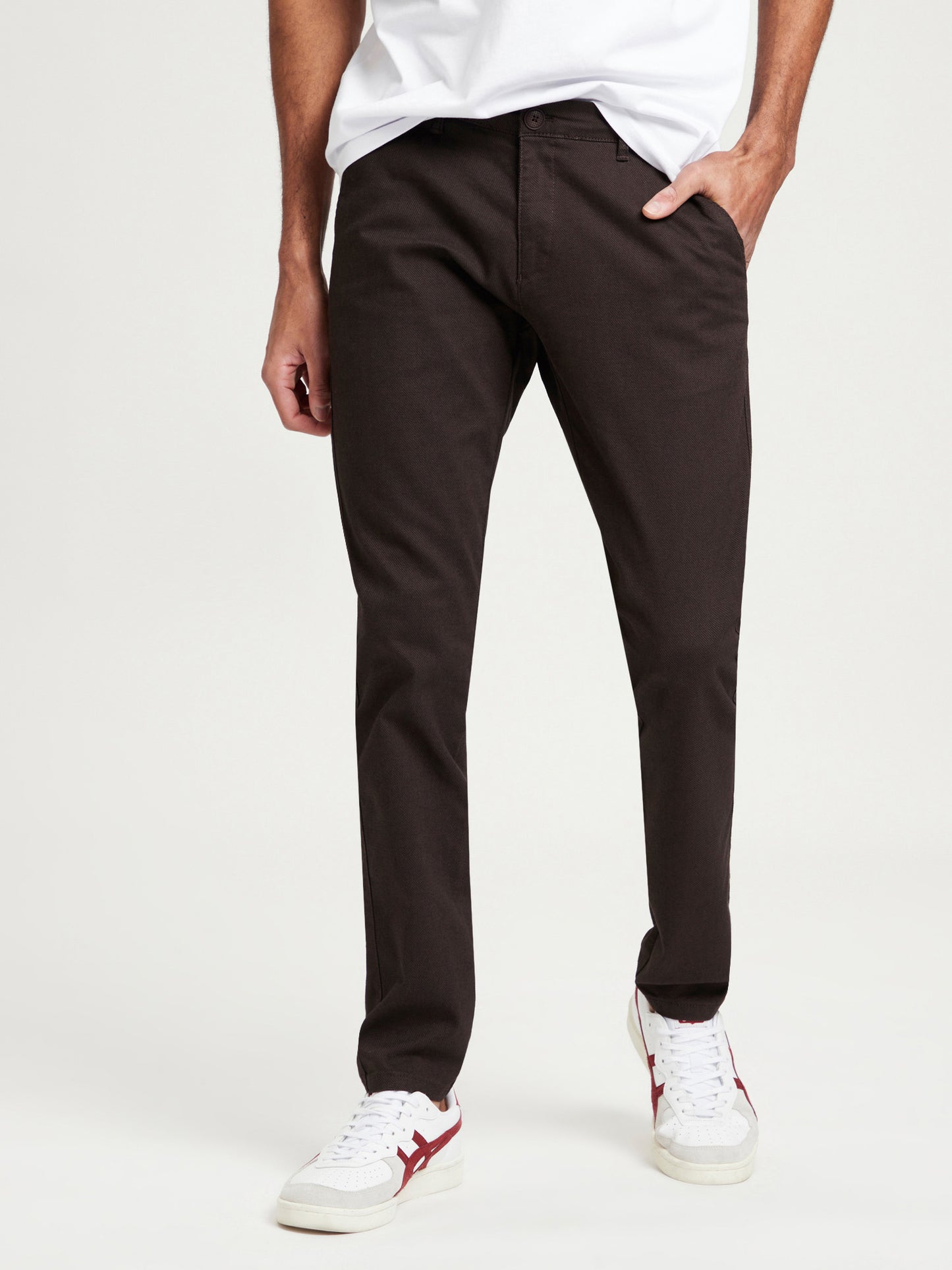 Men's chinos slim tapered fit brown