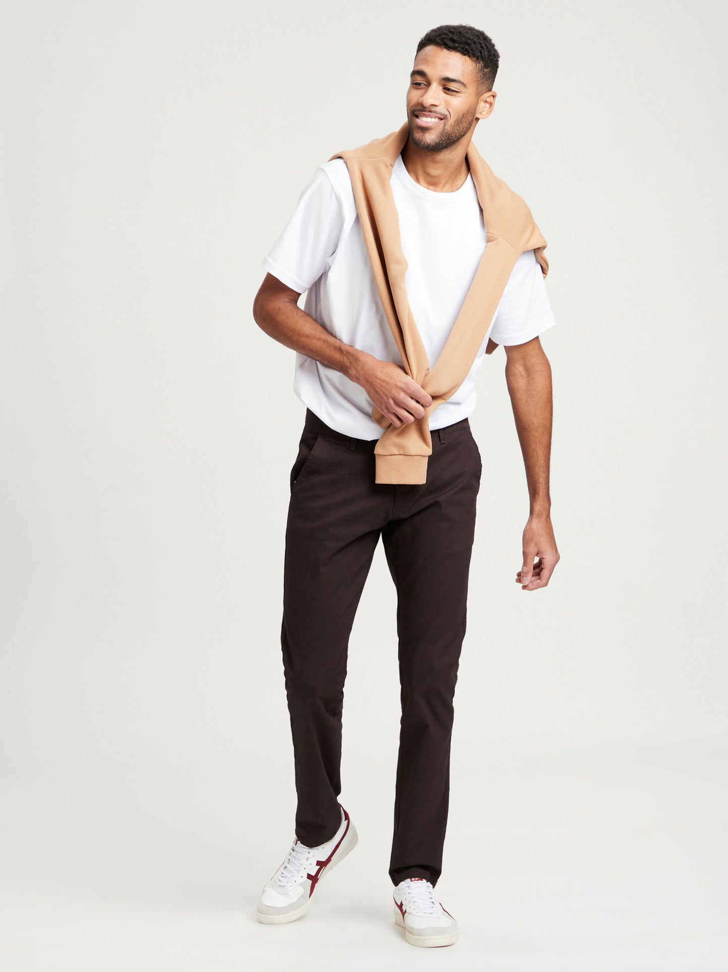 Men's chinos slim tapered fit brown.
