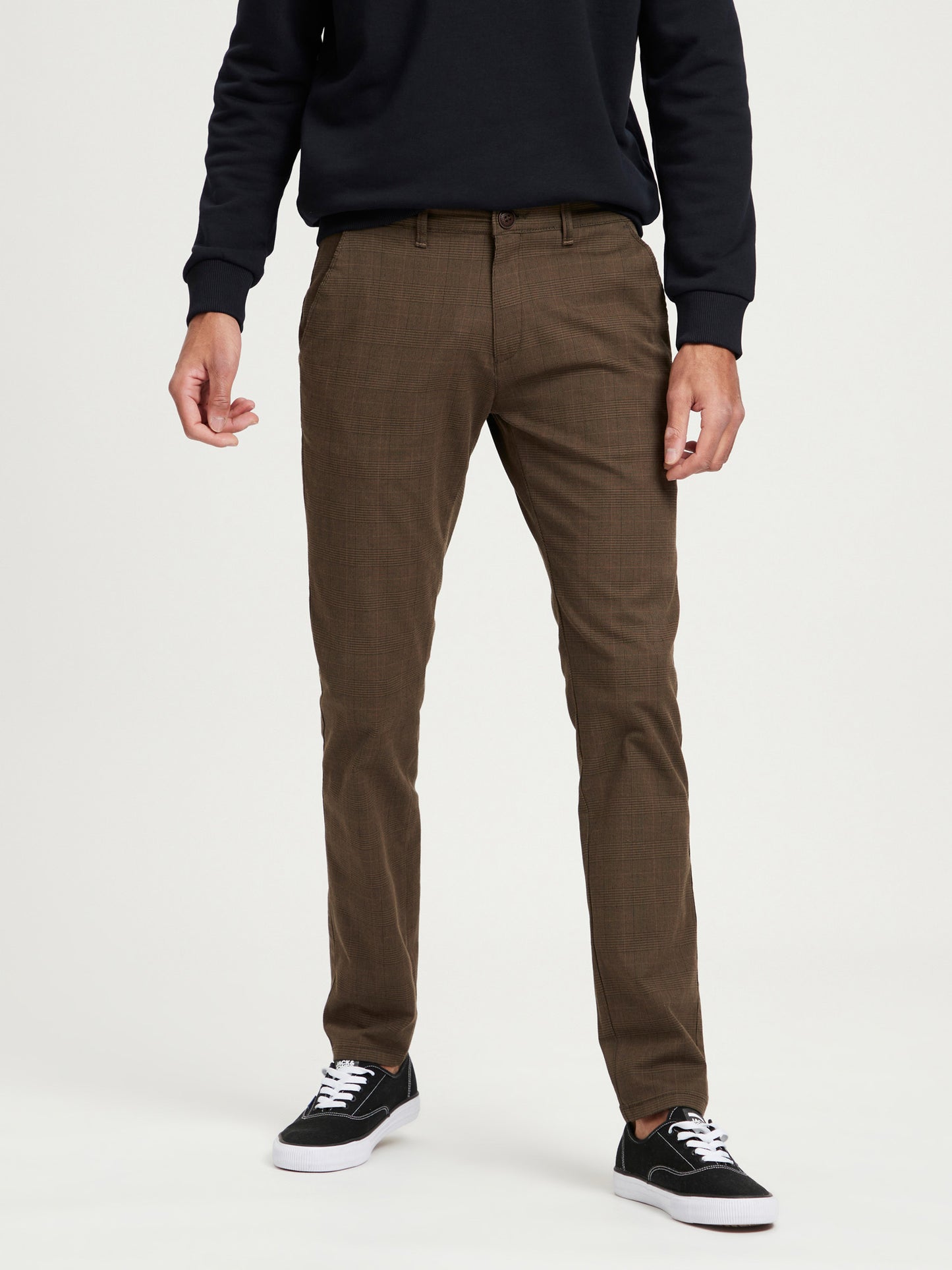 Men's chinos slim tapered fit brown-gray.