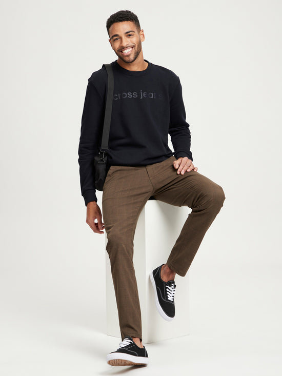Men's chinos slim tapered fit brown-gray.
