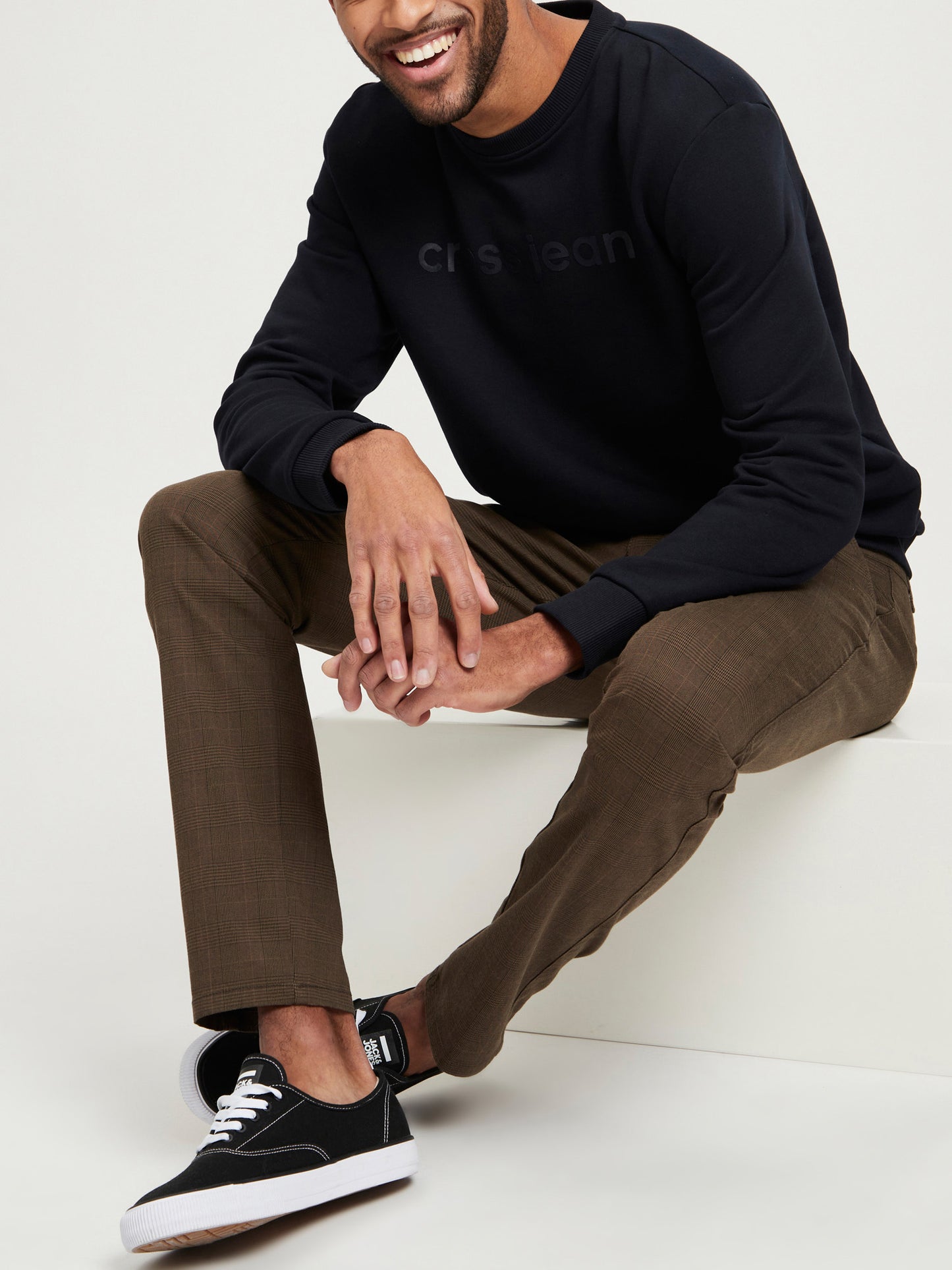 Men's chinos slim tapered fit brown-gray.