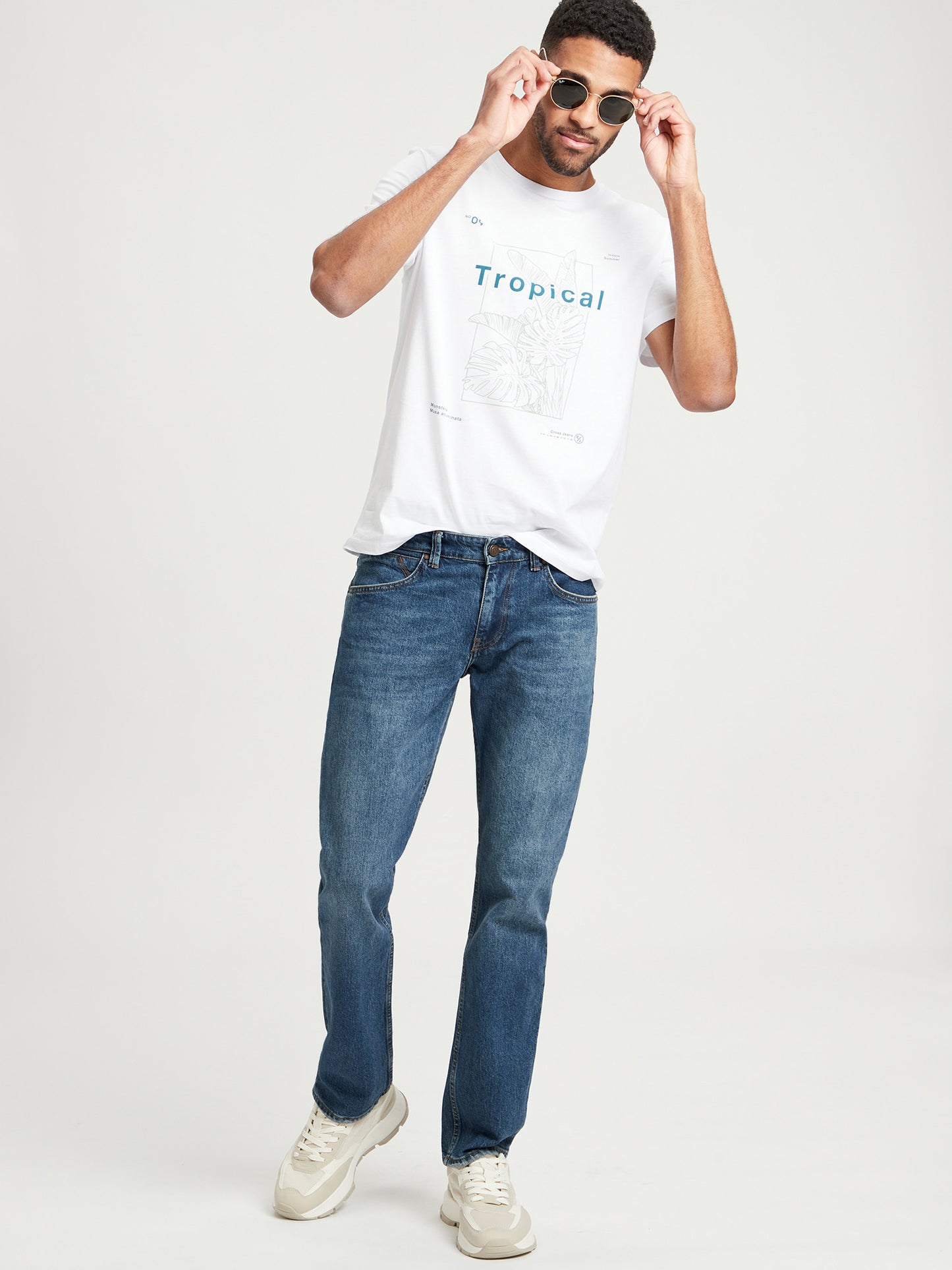 Dylan men's jeans regular fit regular waist straight leg light blue.