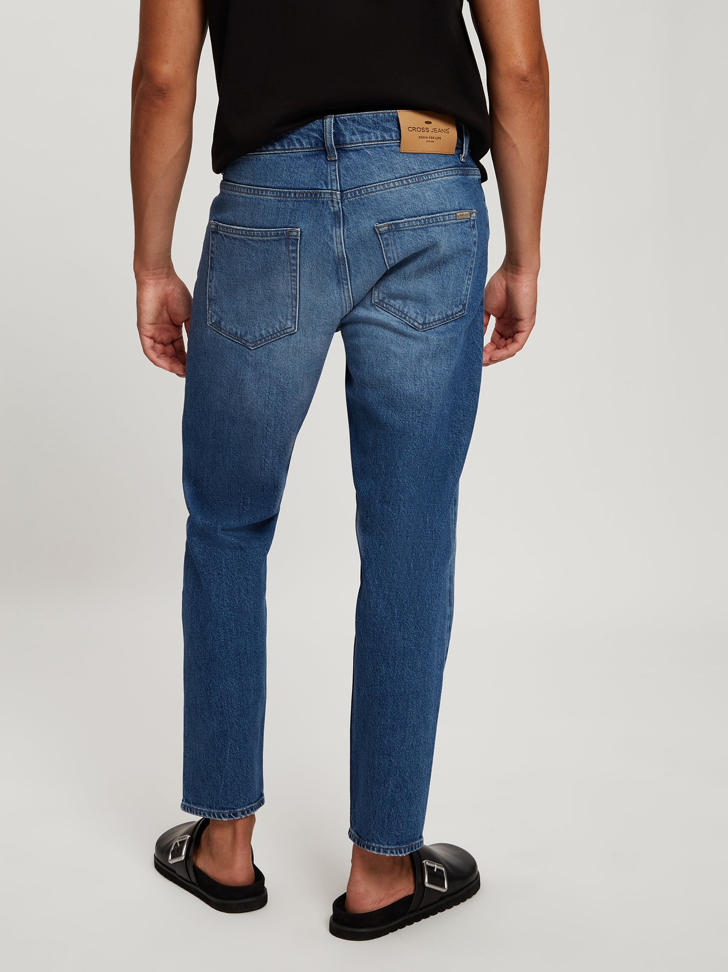 Finn Herren Jeans Tapered Fit Straight Leg mittelblau