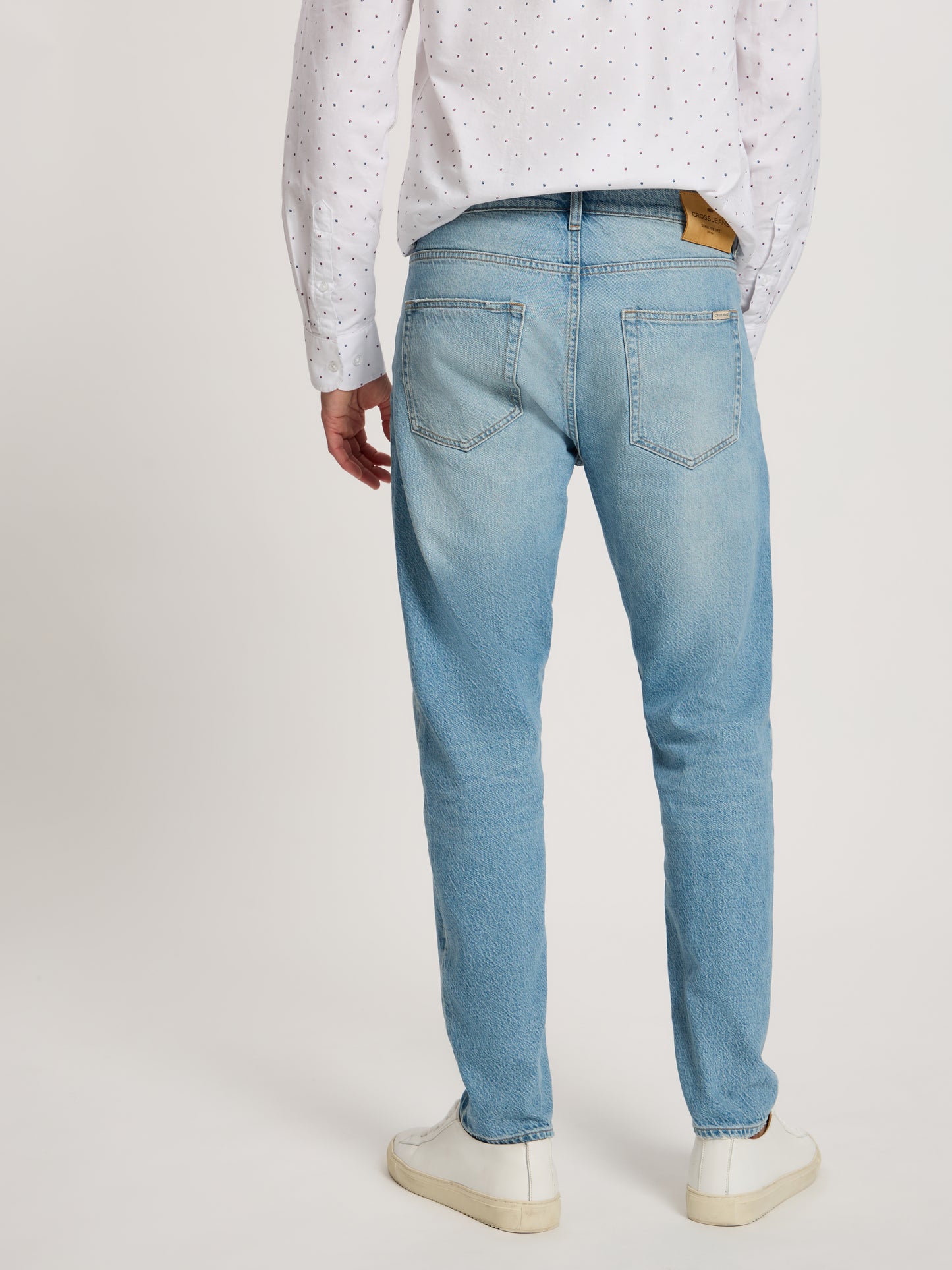 Finn Herren Jeans Tapered Fit Straight Leg helles mittelblau