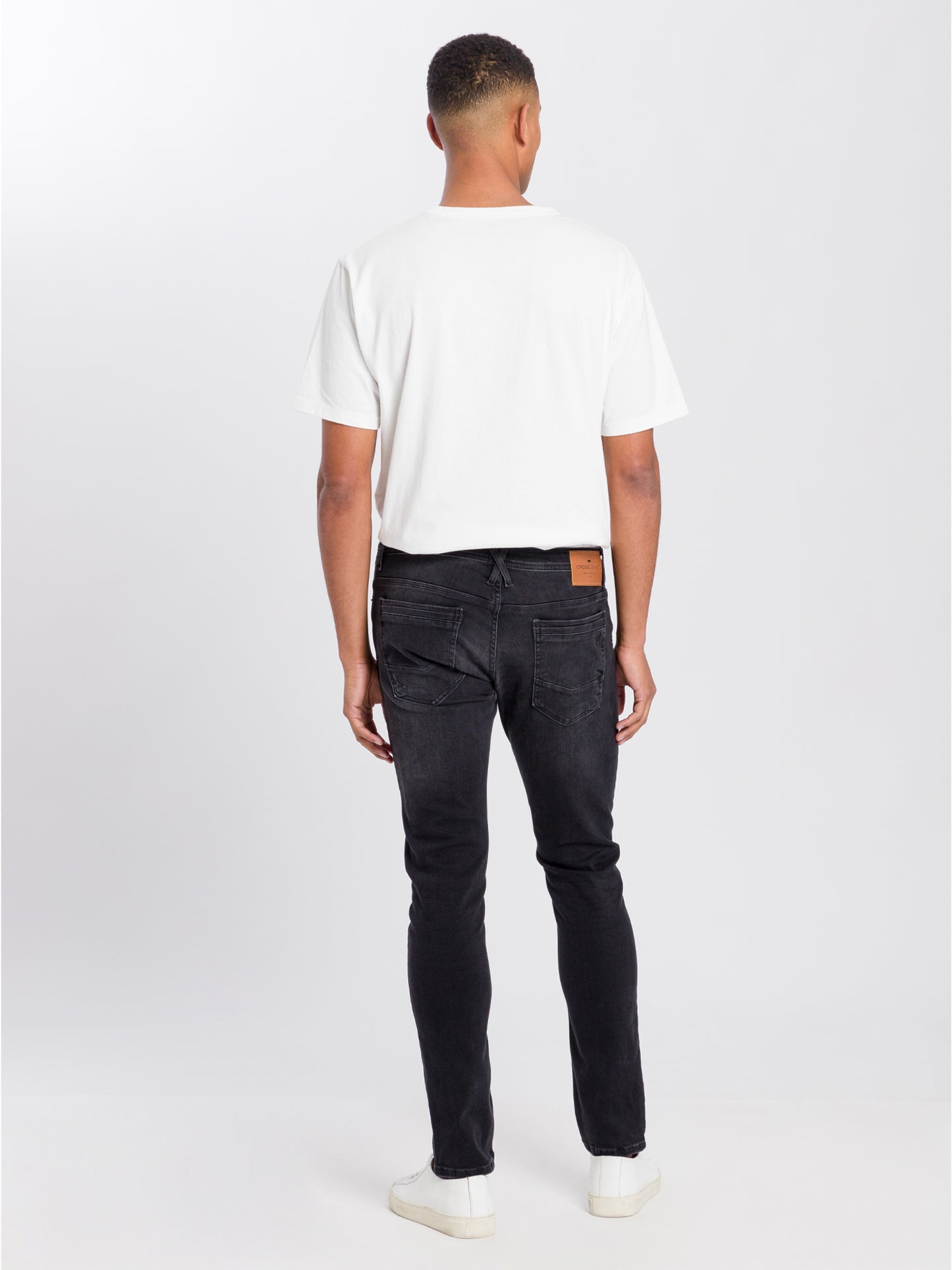 Jimi men's jeans slim fit regular waist tapered leg black