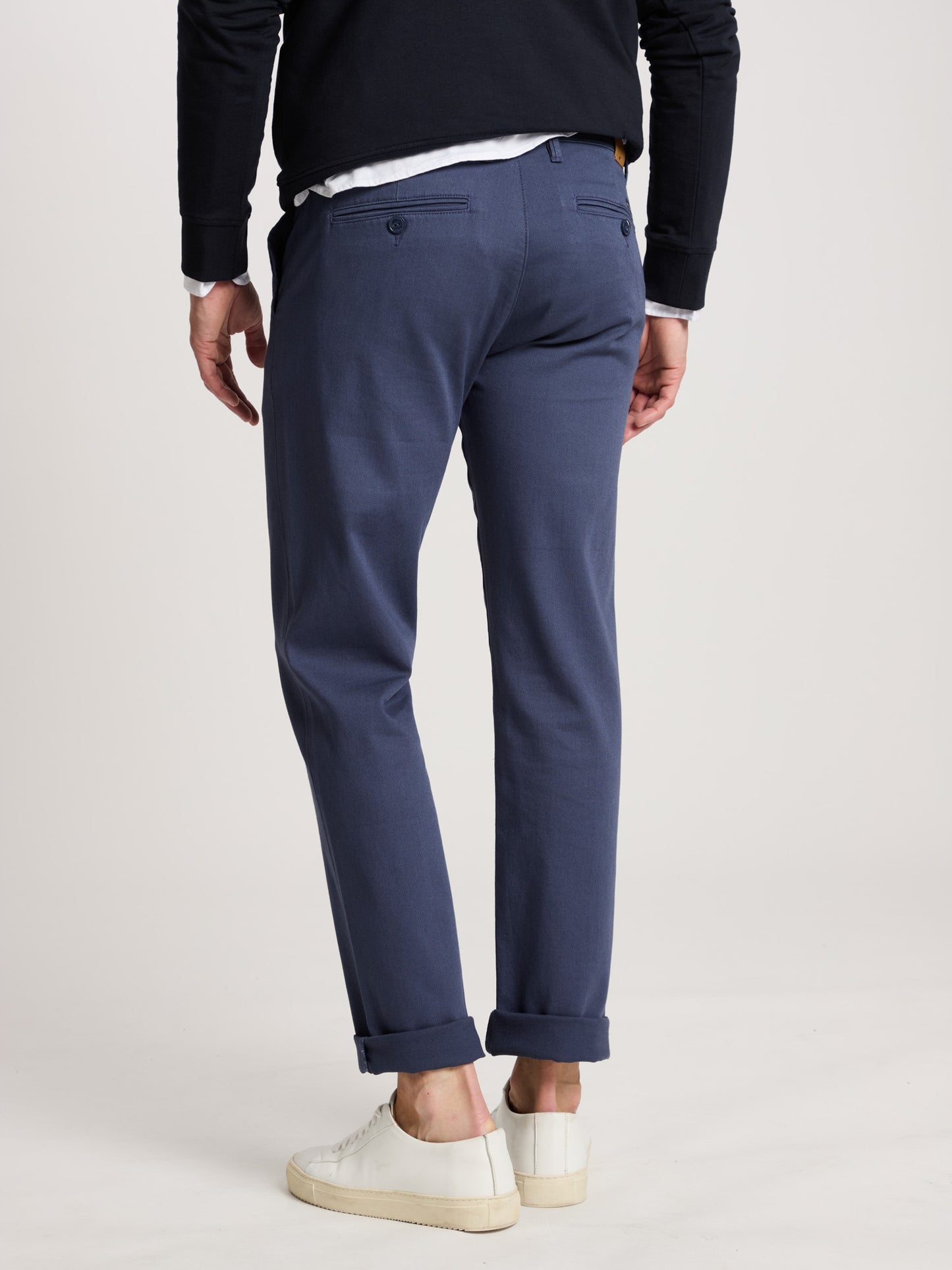 Herren Chino Regular Tapered Fit in indigo