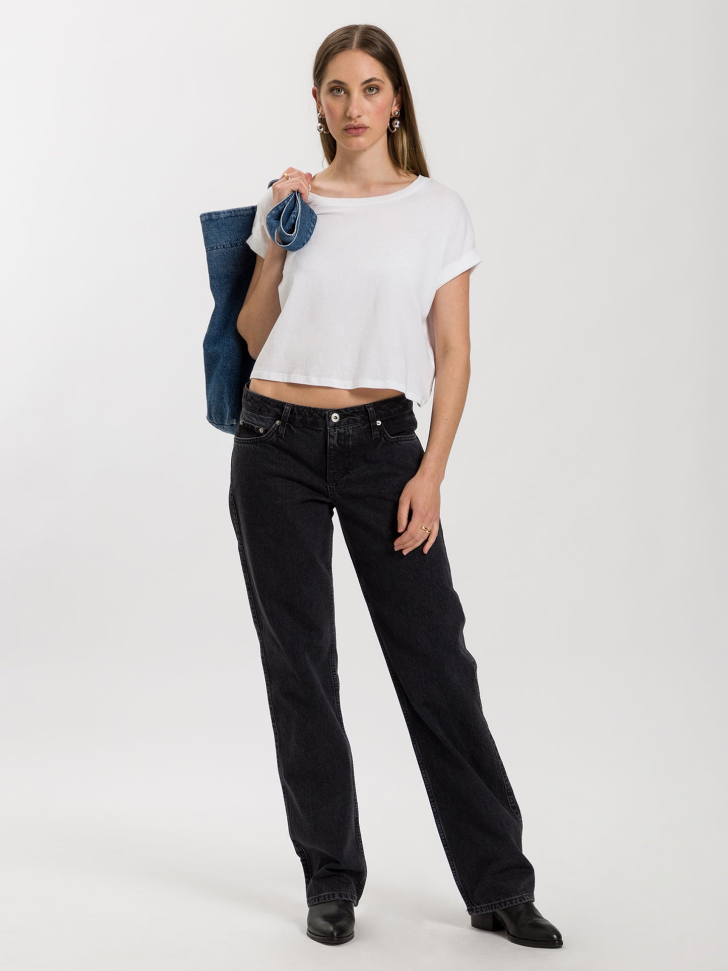 Women's straight fit low waist jeans in dark gray