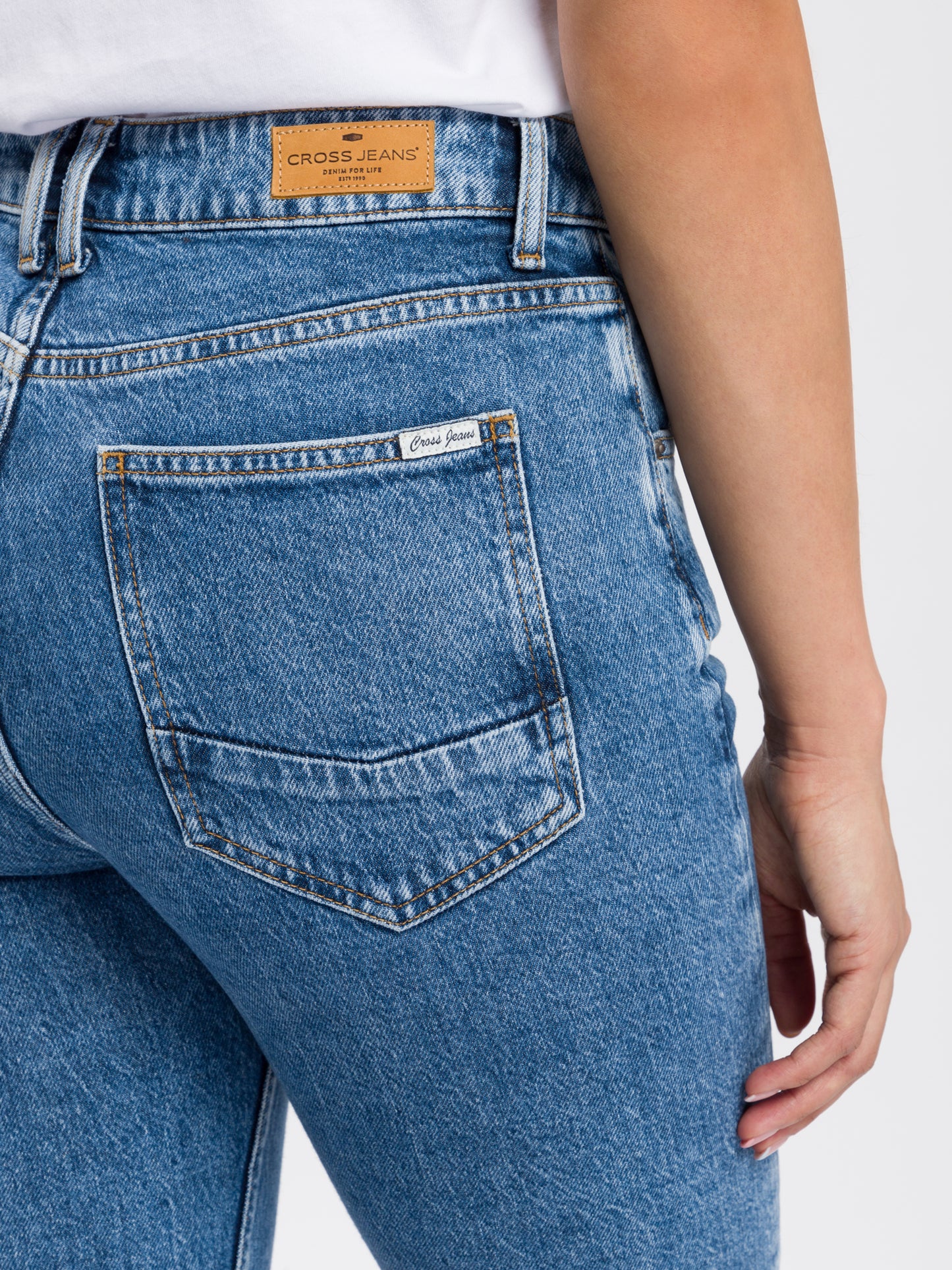 Joyce women's mom fit jeans medium blue