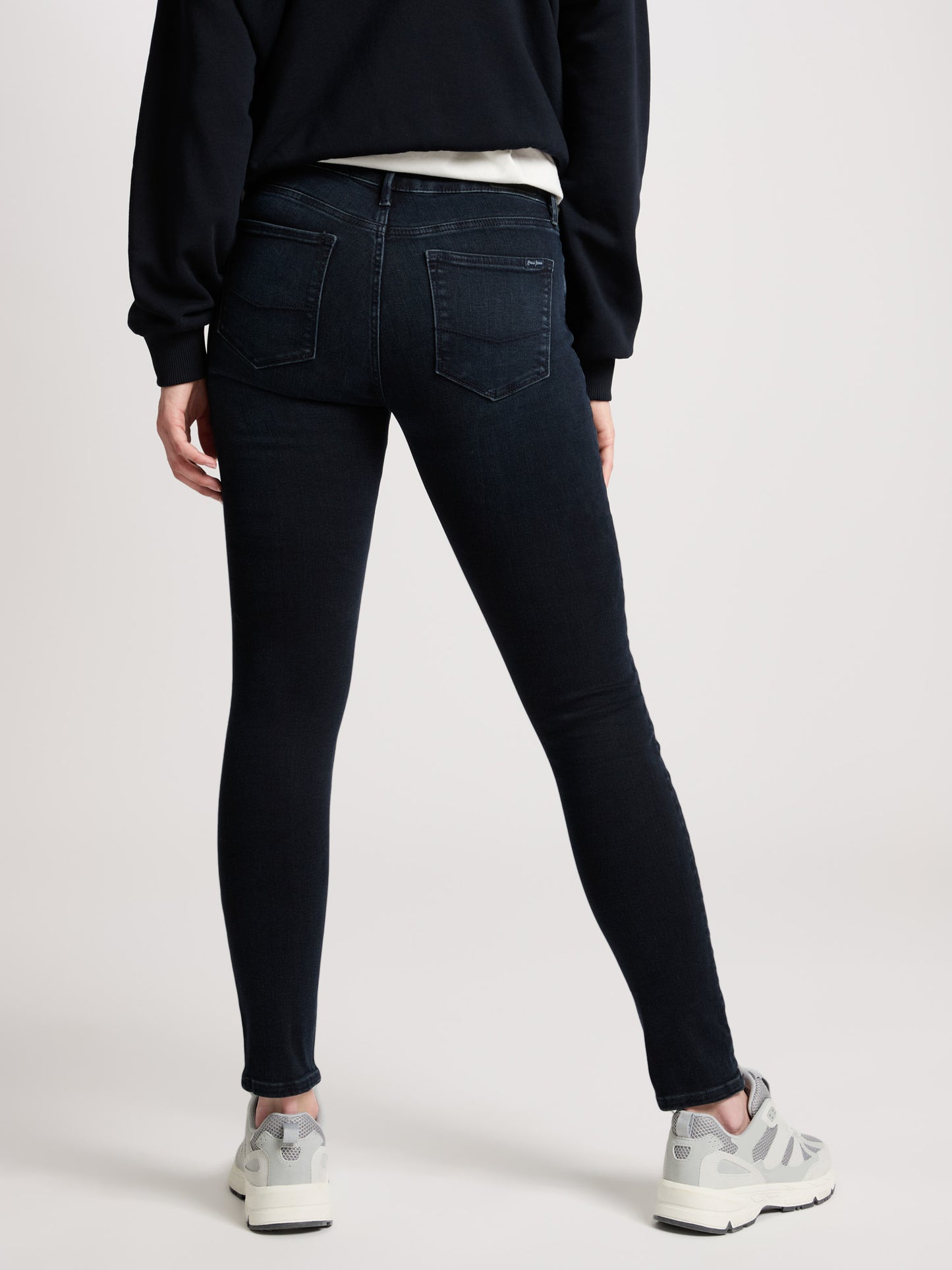 Alan women's jeans skinny fit mid waist blue-black.