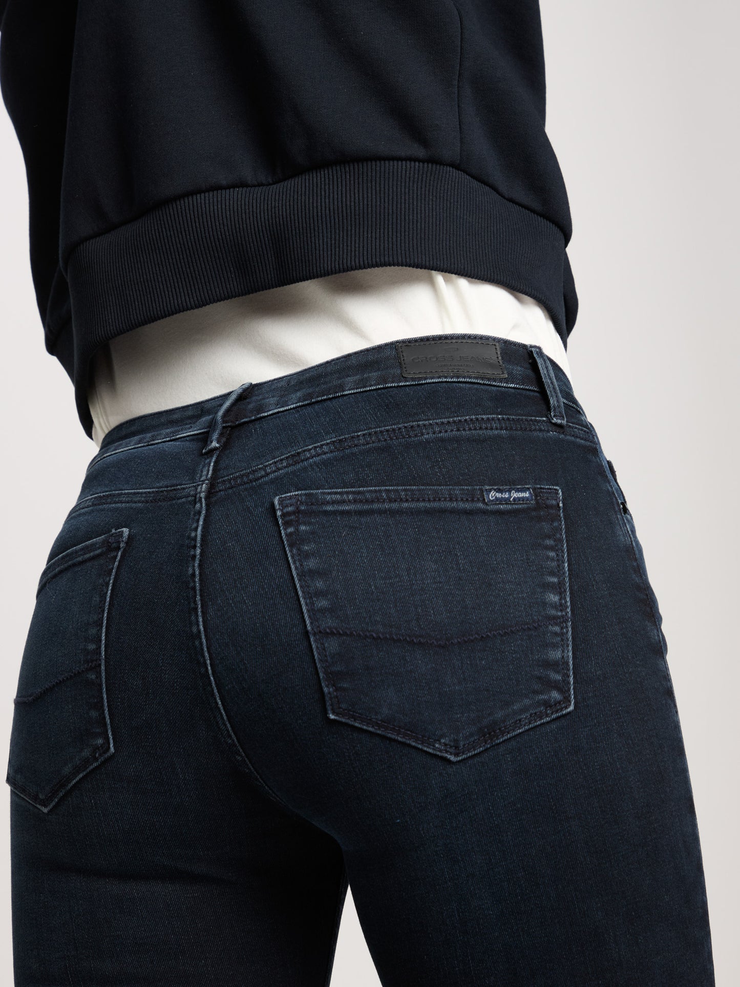 Alan women's jeans skinny fit mid waist blue-black.