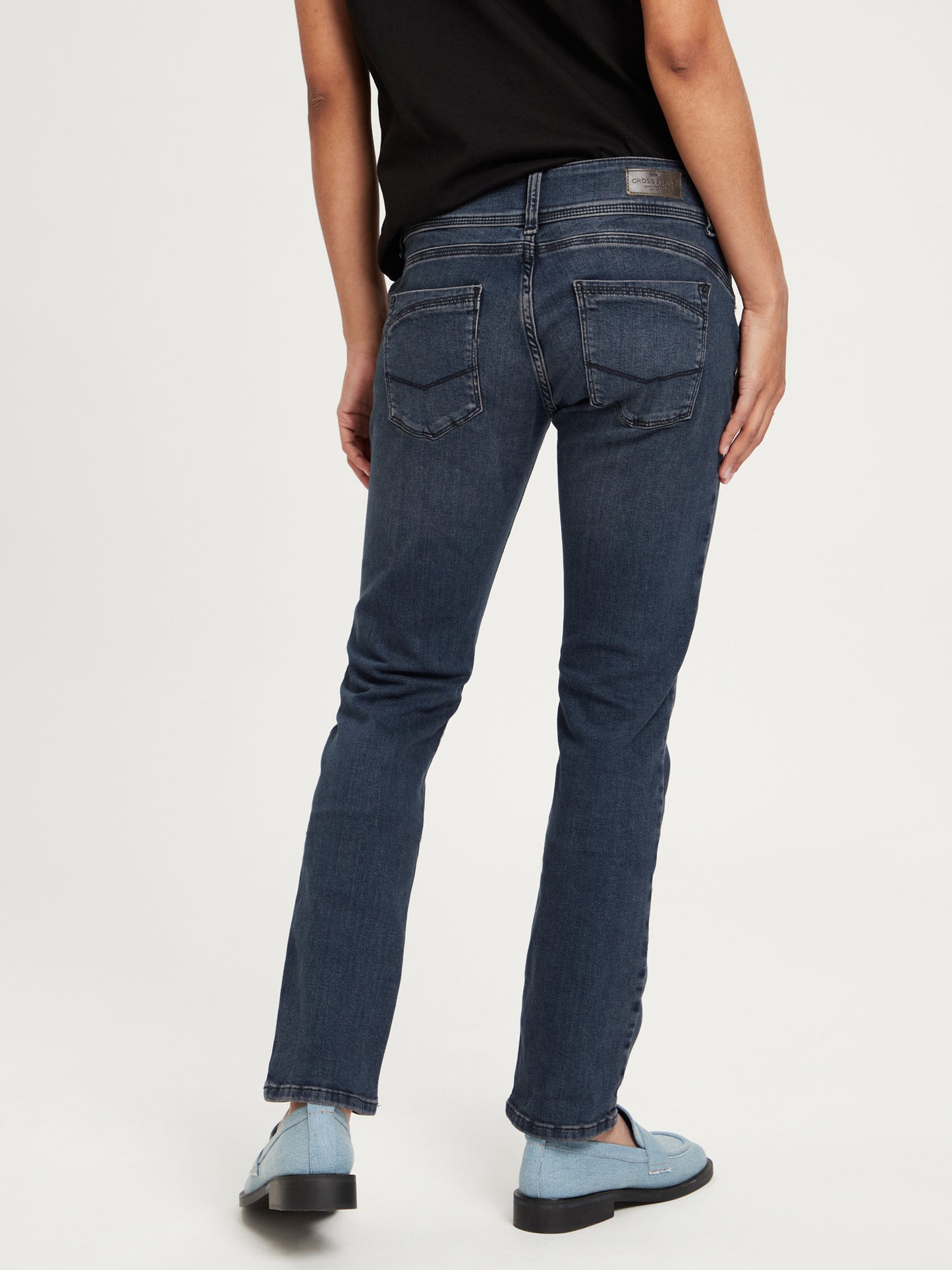 Loie Damen Jeans Regular Fit Mid Waist Straight Leg schwarzblau