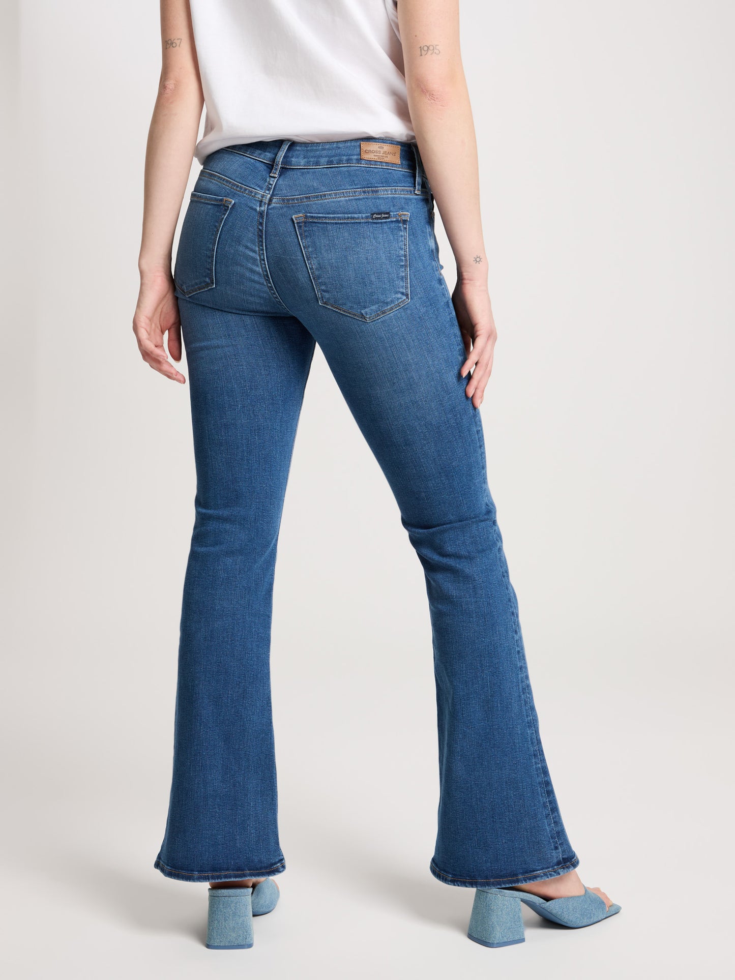 Faye Damen Jeans Slim Fit High Waist Flare Leg mittelblau