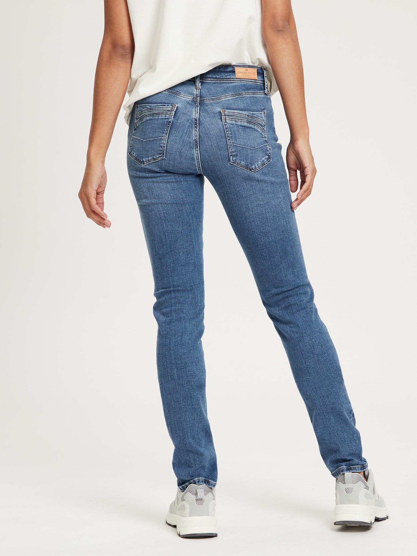 Anya Damen Jeans Slim Fit Mid Waist light blue washed