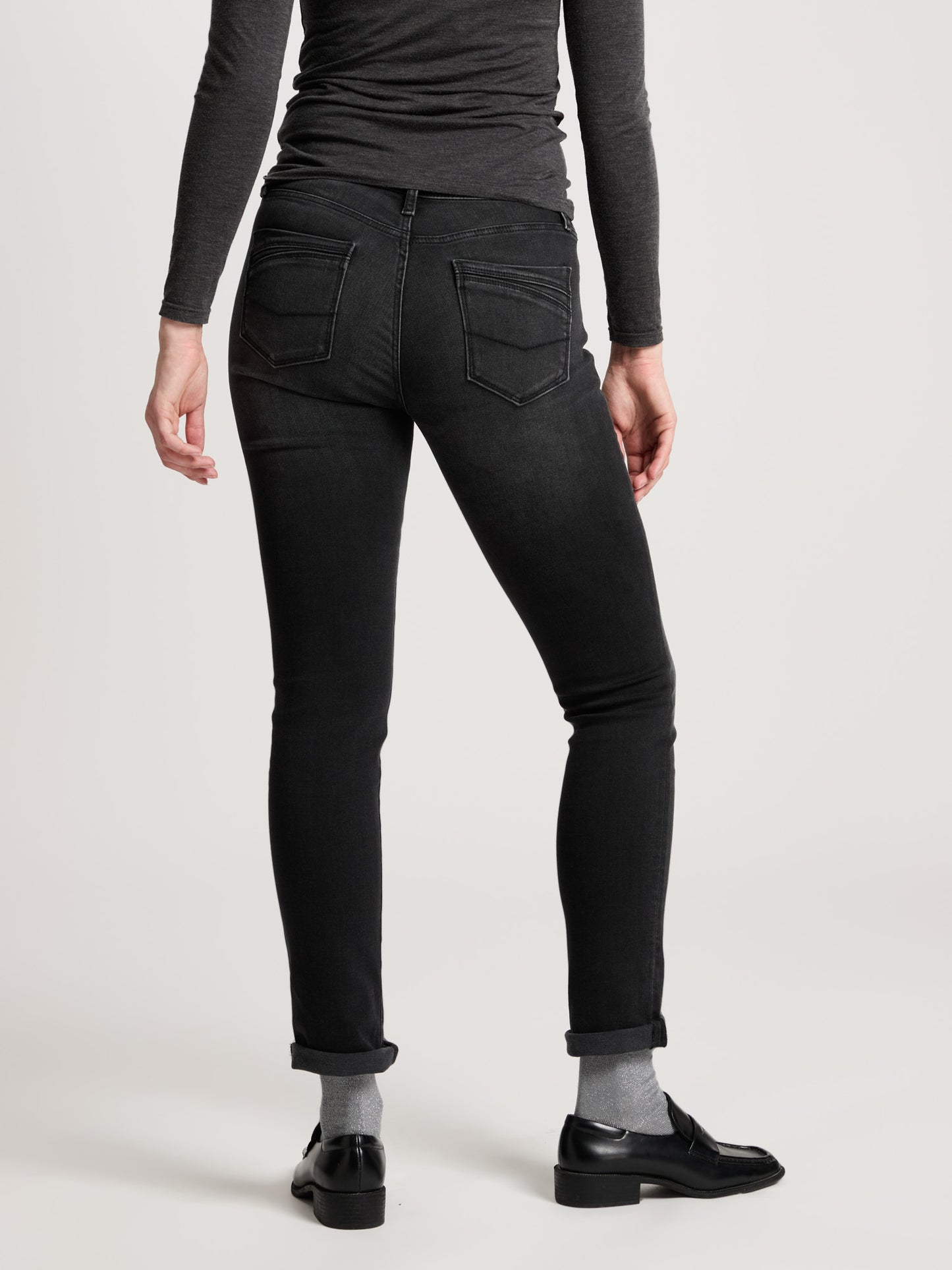 Anya Damen Jeans Slim Fit Mid Waist anthrazit.